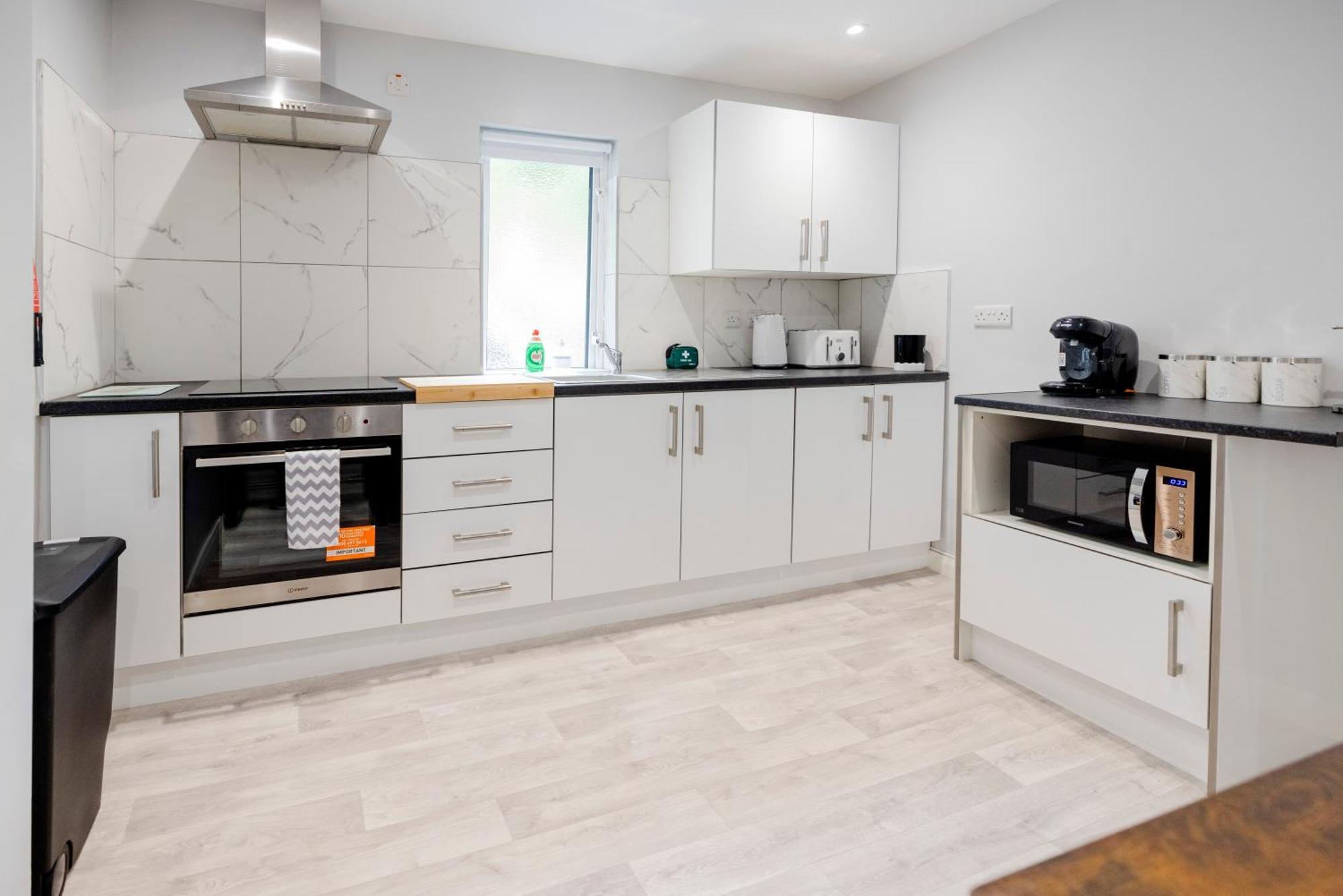 Modern 2 Bed Apartment إيننيسكيلن المظهر الخارجي الصورة